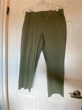 Style & Co. Olive Green Capris with Clean Waistband